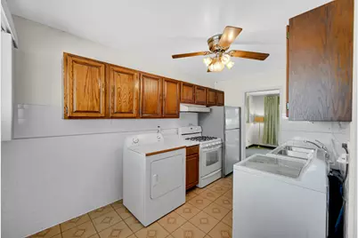 17913 Oakwood Avenue, Lansing, IL 60438 - Photo 11