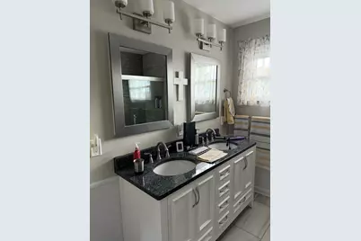 1909 W Laurel Street, Freeport, IL 61032 - Photo 33