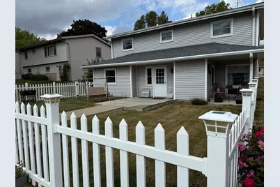 1909 W Laurel Street, Freeport, IL 61032 - Photo 3