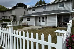 1909 W Laurel St, Freeport, IL 61032 - Photo 3