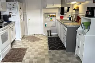 1909 W Laurel St, Freeport, IL 61032 - Photo 9