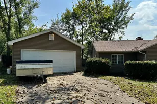 240 Mantua St, Park Forest, IL 60466 - Photo 5