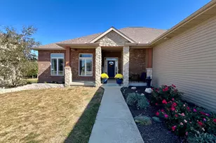 2112 Slade Ln, Mahomet, IL 61853 - Photo 5