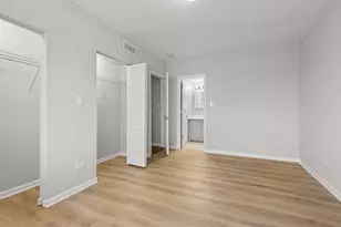 2451 W Howard St, Chicago, IL 60645 - Photo 5