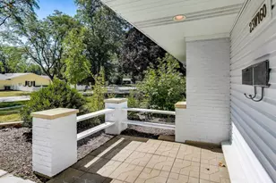 23W160 Woodcroft Dr, Glen Ellyn, IL 60137 - Photo 3