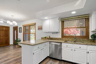 10201 Fox Bluff Ln, Spring Grove, IL 60081 - Photo 7