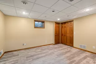 10201 Fox Bluff Ln, Spring Grove, IL 60081 - Photo 21