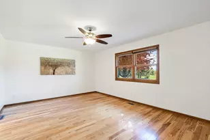 10201 Fox Bluff Ln, Spring Grove, IL 60081 - Photo 9