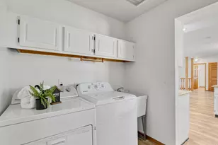 10201 Fox Bluff Ln, Spring Grove, IL 60081 - Photo 15