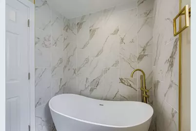 10046 S Indiana Avenue, Chicago, IL 60628 - Photo 9