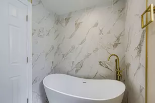 10046 S Indiana Ave, Chicago, IL 60628 - Photo 9