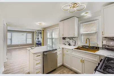 10046 S Indiana Avenue, Chicago, IL 60628 - Photo 5