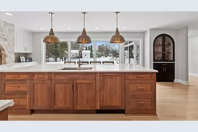 [Address not provided], Glen Ellyn, IL 60137 - Photo 3