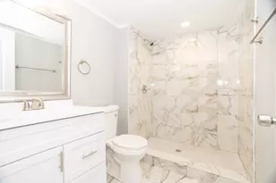 9156 S Colfax Ave, Chicago, IL 60617 - Photo 15