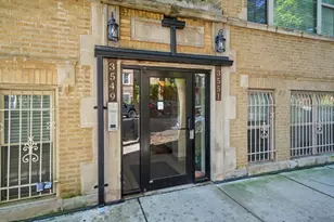 3551 W Belle Plaine Ave, Chicago, IL 60618 - Photo 3