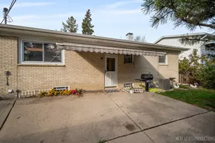 1417 S Busse Rd, Mount Prospect, IL 60056 - Photo 21