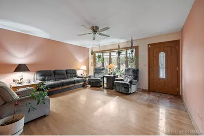 1417 S Busse Road, Mount Prospect, IL 60056 - Photo 3