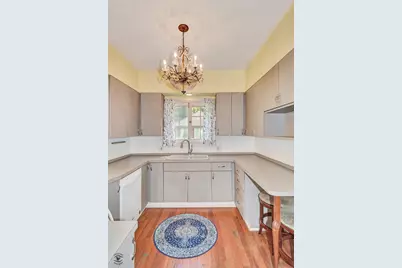 1096 S Wildwood Avenue, Kankakee, IL 60901 - Photo 17