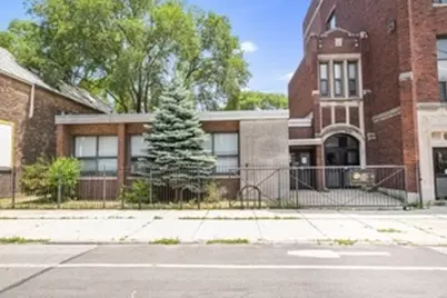 8235 S South Shore Drive, Chicago, IL 60617 - Photo 3
