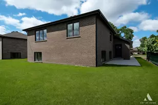 7945 W 73 Pl, Bridgeview, IL 60455 - Photo 3