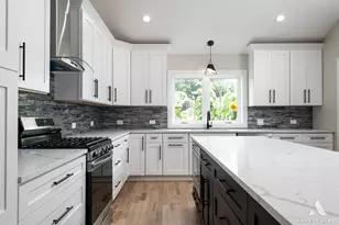 7951 W 73 Pl, Bridgeview, IL 60455 - Photo 13