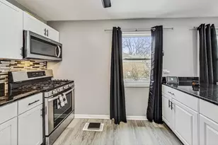 318 Marquette St, Park Forest, IL 60466 - Photo 5