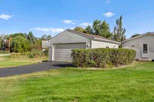 215 Tollview Ct, Gilberts, IL 60136 - Photo 29