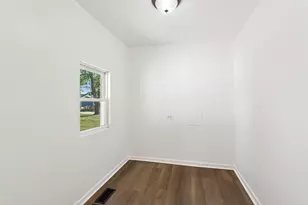 540 E 4th St, Lockport, IL 60441 - Photo 11