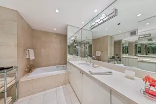 100 E Huron St, Chicago, IL 60611 - Photo 23