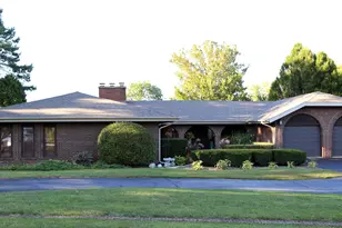 5 Lagoon Dr, Hawthorn Woods, IL 60047 - Photo 1