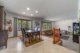 5 Lagoon Dr, Hawthorn Woods, IL 60047 - Photo 7