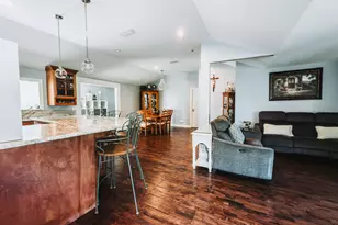 30W165 Estes St, Naperville, IL 60563 - Photo 7