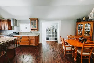 30W165 Estes St, Naperville, IL 60563 - Photo 9