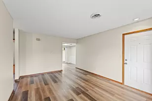 1304 Christopher Cir, Urbana, IL 61802 - Photo 9