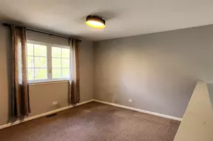 349 W Pointe Dr, Vernon Hills, IL 60061 - Photo 9