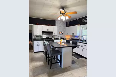 212 S First, Carthage, IL 62321 - Photo 3