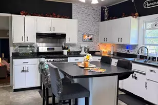 212 S 1st, Carthage, IL 62321 - Photo 3