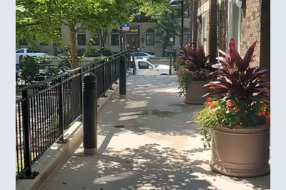 1531 N Sandburg Terrace, Chicago, IL 60610 - Photo 3