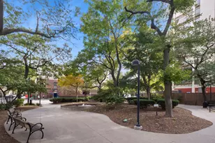 1531 N Sandburg Terrace, Chicago, IL 60610 - Photo 5