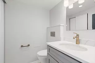 1531 N Sandburg Terrace, Chicago, IL 60610 - Photo 15