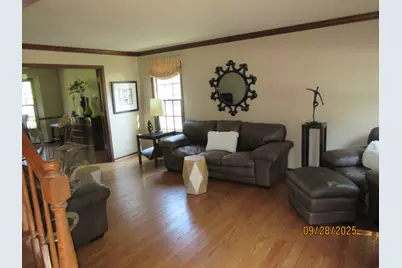 1099 W Jefferson Avenue, Naperville, IL 60540 - Photo 11