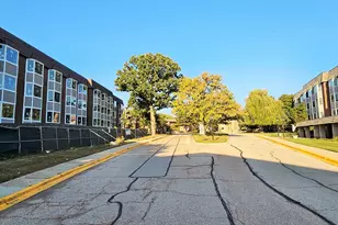 200 Thames Pkwy, Park Ridge, IL 60068 - Photo 3