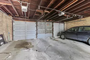 7453 N Hoyne Ave, Chicago, IL 60645 - Photo 29