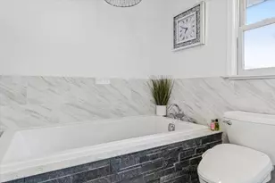 353 E Butterfield Rd, Elmhurst, IL 60126 - Photo 13