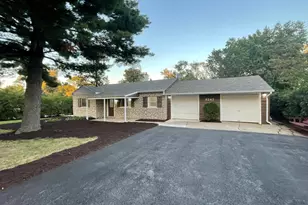 5547 S Peck Ave, Countryside, IL 60525 - Photo 1