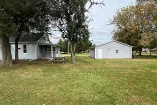 119 Center St, Seatonville, IL 61359 - Photo 5