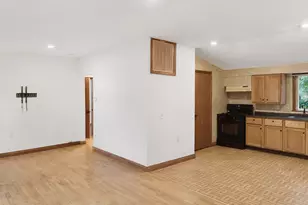 1004 S Pleasantview Dr, Tuscola, IL 61953 - Photo 5