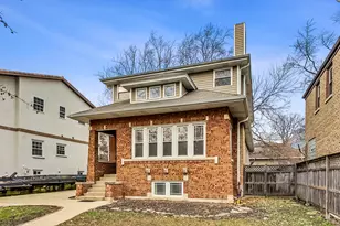 1716 W Beverly Glen Pkwy, Chicago, IL 60643 - Photo 1