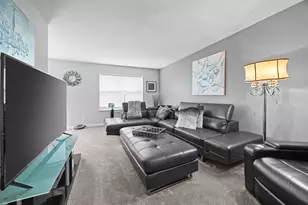 7103 Hidden Green Cir, Fox Lake, IL 60020 - Photo 9