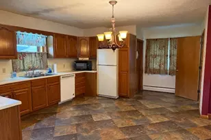 301 S 4th St, Cissna Park, IL 60924 - Photo 5